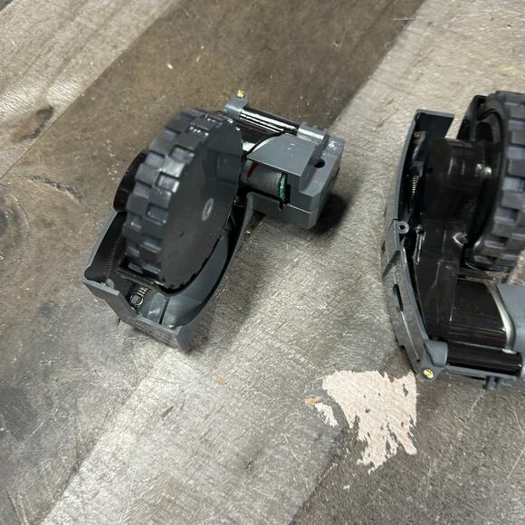 Right and Left Drive Wheel Module Pair iRobot Roomba 671 - Picture 7 of 7